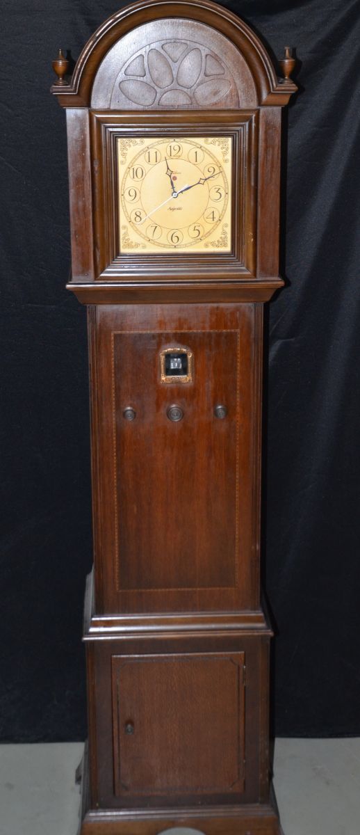 Radiotower by Majestic, Model 15, AM Receiver with Telechron electric clock