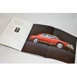 French Rolls-Royce Brochure - Highlighting Silver Spur